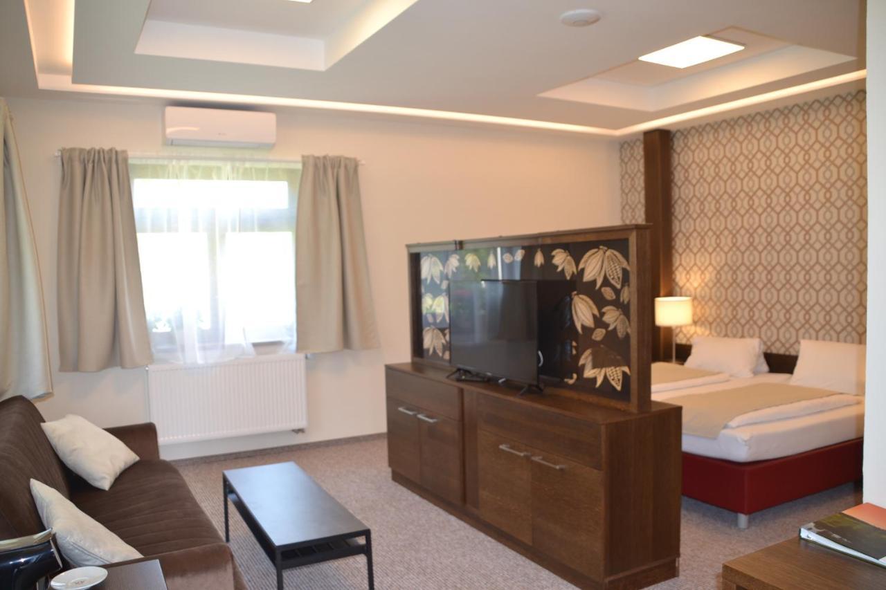 Wellness Hotel Svachovka Mirkovice Bagian luar foto